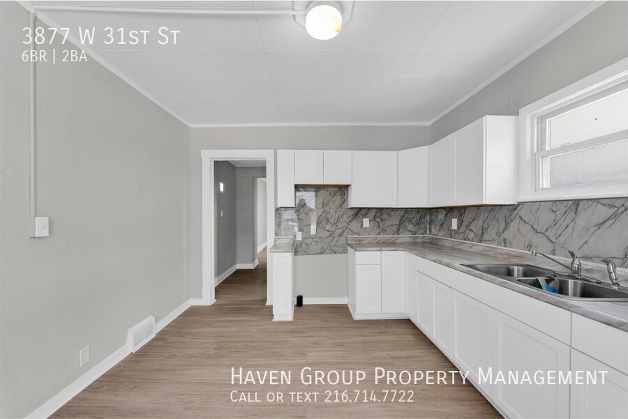 3877 W 31st St, Cleveland - Spacious 6-bed 2-bath single-family home! property image