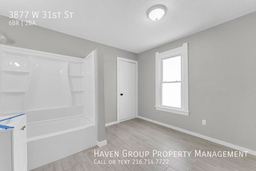 3877 W 31st St, Cleveland - Spacious 6-bed 2-bath single-family home! property image