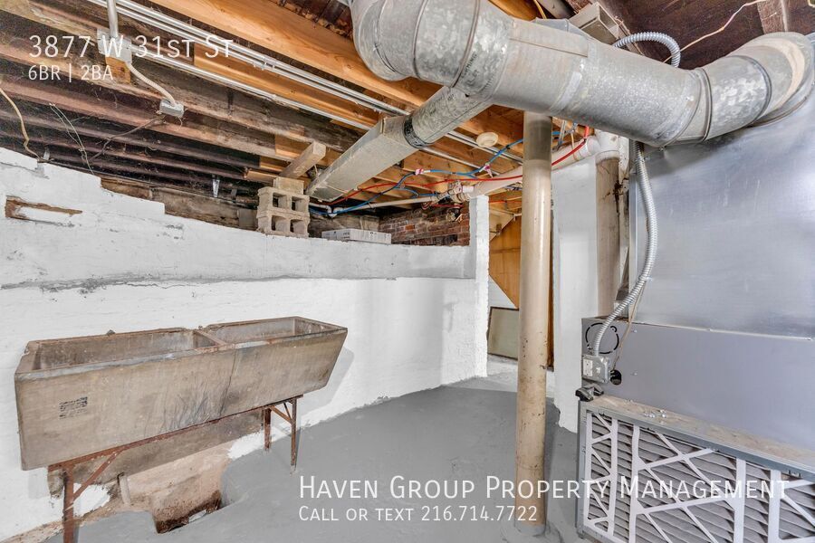 3877 W 31st St, Cleveland - Spacious 6-bed 2-bath single-family home! property image