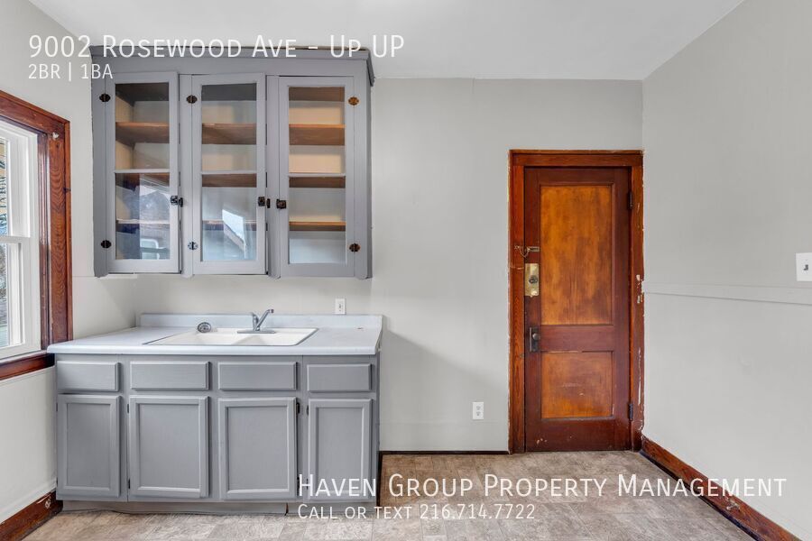 9002 Rosewood Ave | UP, Cleveland - Spacious 2-bed 1-bath multi-family home! property image