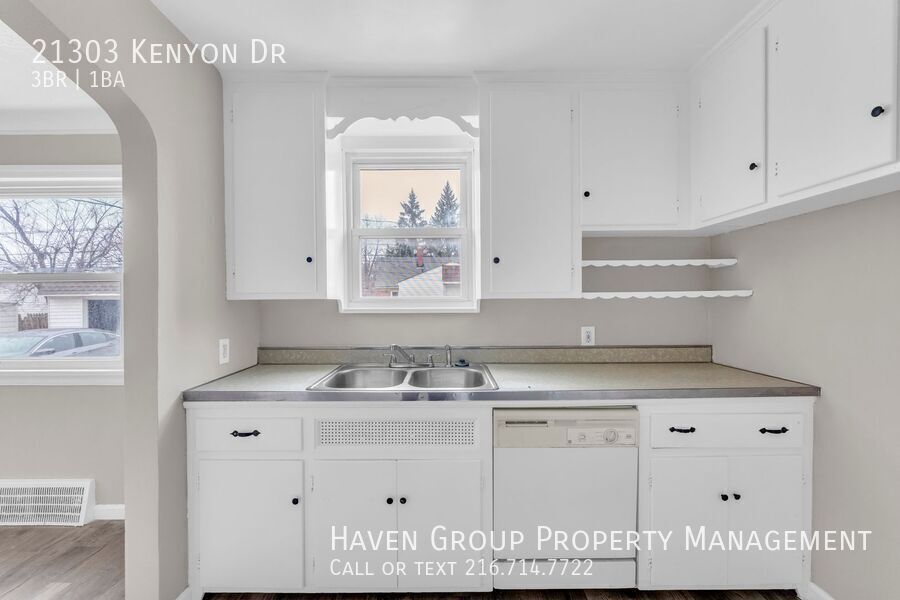 21303 Kenyon Dr, Maple Heights- Spacious 3-bed 1-bath single-family home! property image