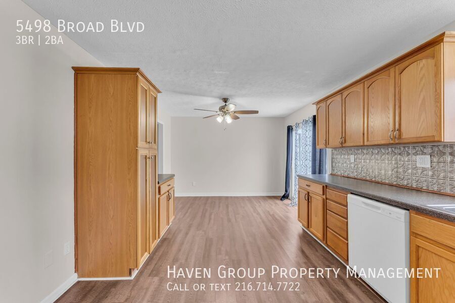 5498 Broad Blvd, North Ridgeville- Spacious 3-bed 1.5-bath single-family home! property image