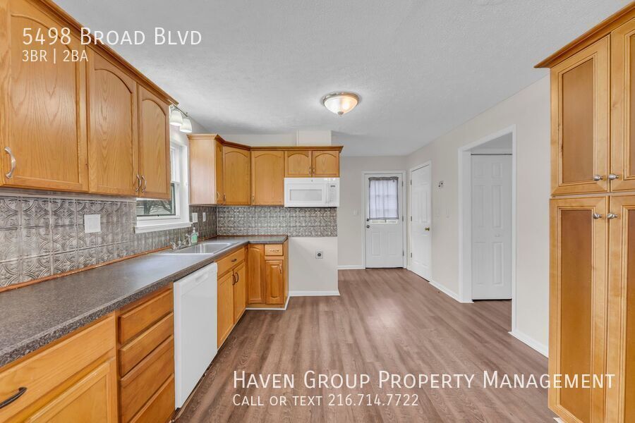 5498 Broad Blvd, North Ridgeville- Spacious 3-bed 1.5-bath single-family home! property image