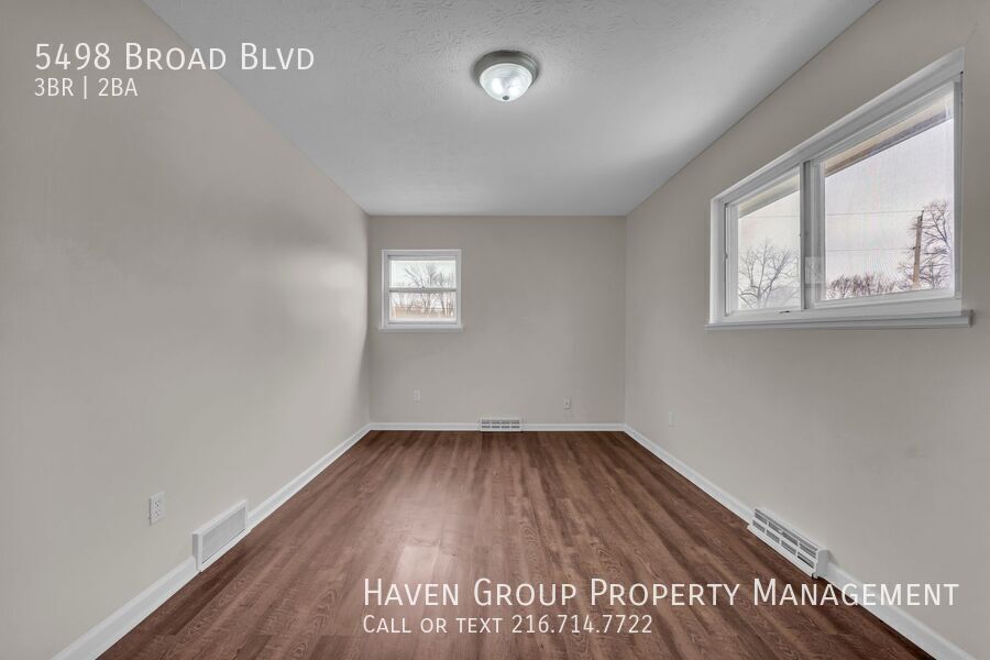 5498 Broad Blvd, North Ridgeville- Spacious 3-bed 1.5-bath single-family home! property image