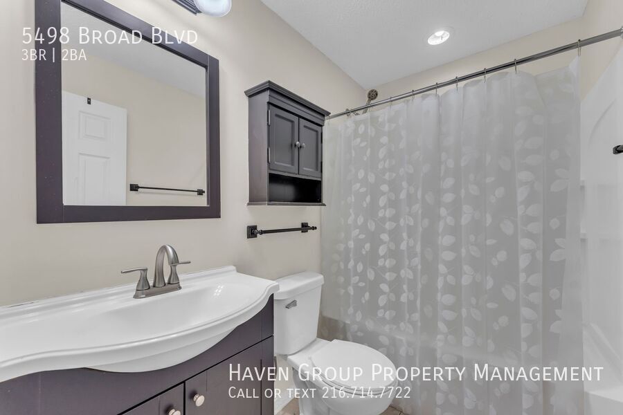 5498 Broad Blvd, North Ridgeville- Spacious 3-bed 1.5-bath single-family home! property image