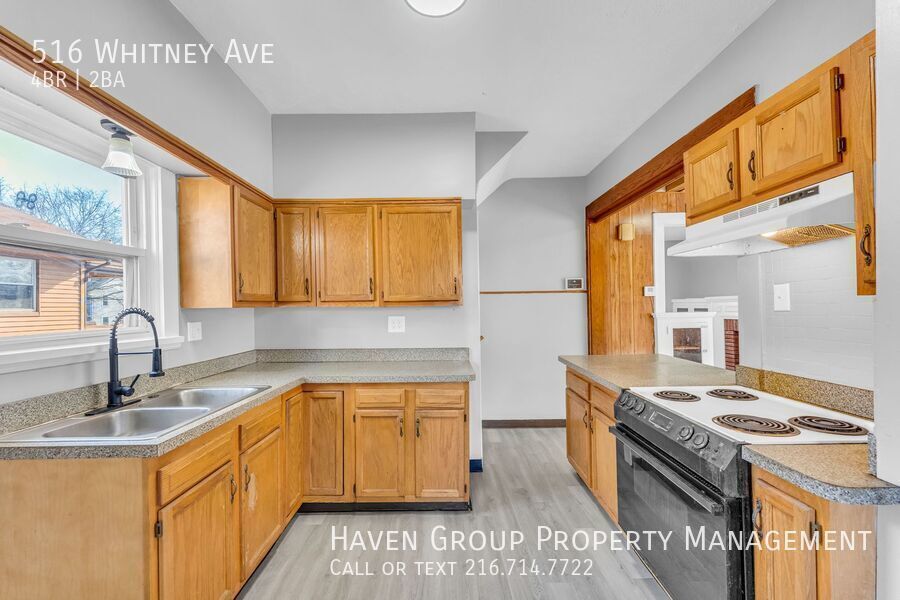 516 Whitney Ave, Akron - Spacious 4-bed 2-bath single-family home! property image