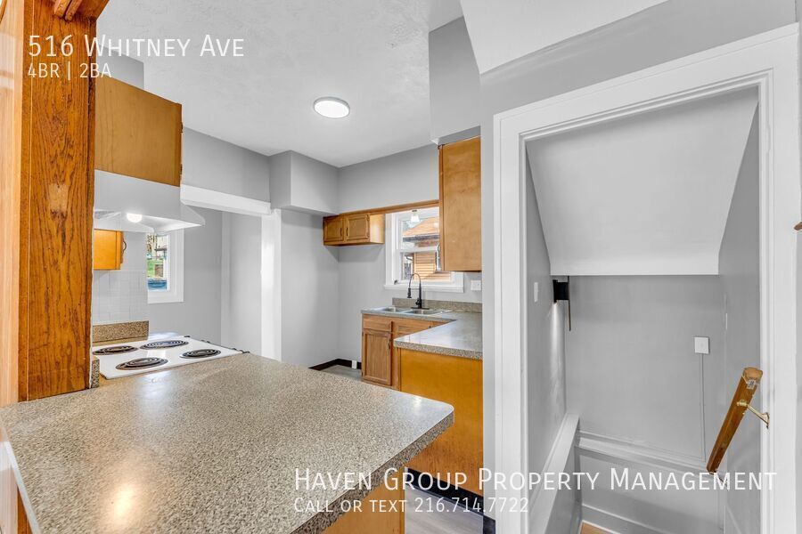 516 Whitney Ave, Akron - Spacious 4-bed 2-bath single-family home! property image