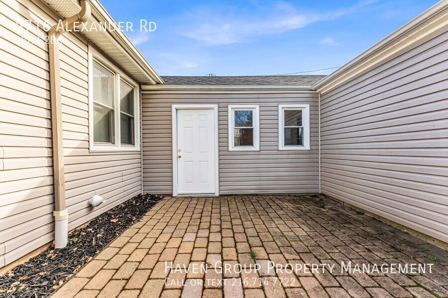 9716 Alexander Rd, Garfield Heights - Spacious 3 bed 2 bath single family home! property image