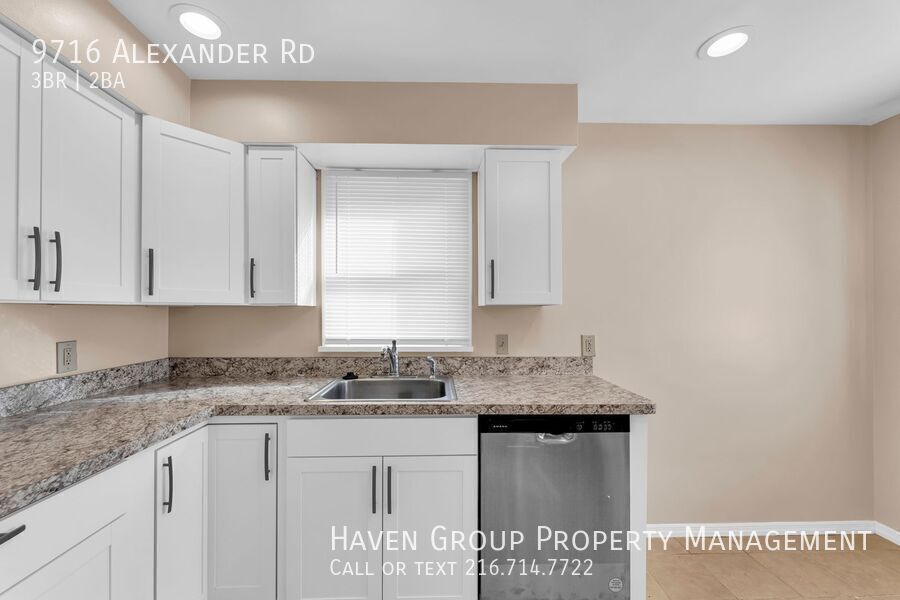 9716 Alexander Rd, Garfield Heights - Spacious 3 bed 2 bath single family home! property image