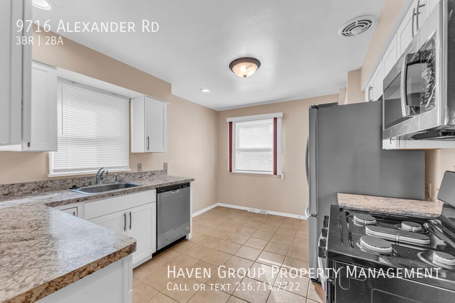 9716 Alexander Rd, Garfield Heights - Spacious 3 bed 2 bath single family home! property image