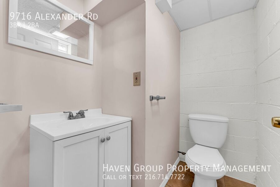 9716 Alexander Rd, Garfield Heights - Spacious 3 bed 2 bath single family home! property image