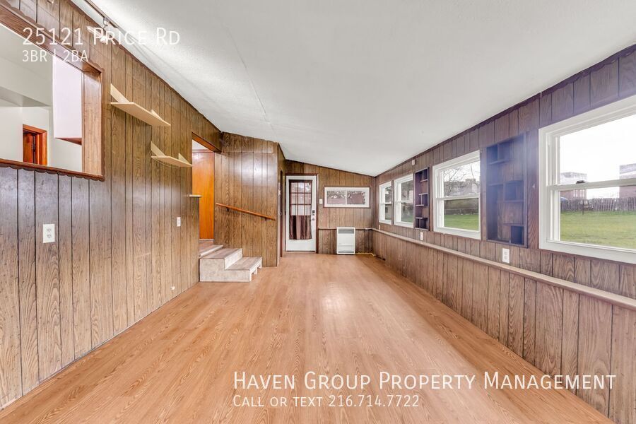 25121 Price Rd, Bedford Heights - Welcome to this spacious 3-bed 1.5-bath single-family home!  property image