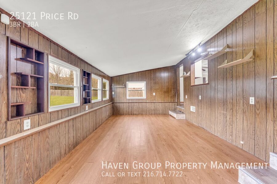 25121 Price Rd, Bedford Heights - Welcome to this spacious 3-bed 1.5-bath single-family home!  property image
