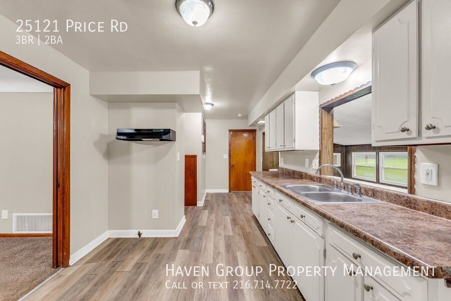 25121 Price Rd, Bedford Heights - Welcome to this spacious 3-bed 1.5-bath single-family home!  property image