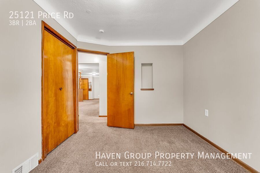 25121 Price Rd, Bedford Heights - Welcome to this spacious 3-bed 1.5-bath single-family home!  property image