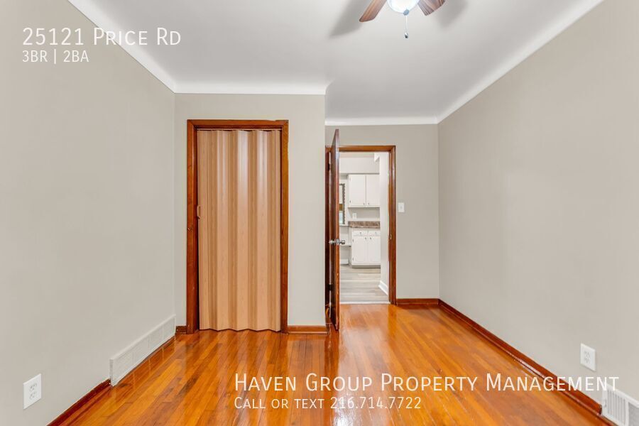 25121 Price Rd, Bedford Heights - Welcome to this spacious 3-bed 1.5-bath single-family home!  property image