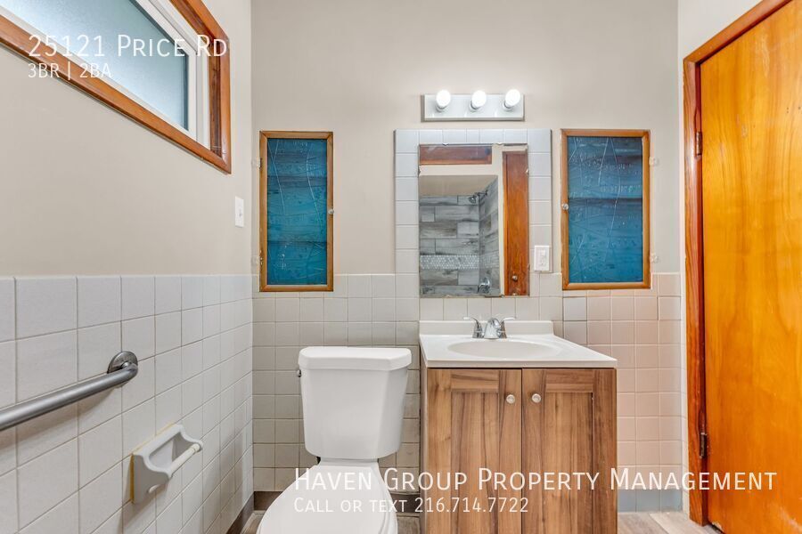 25121 Price Rd, Bedford Heights - Welcome to this spacious 3-bed 1.5-bath single-family home!  property image