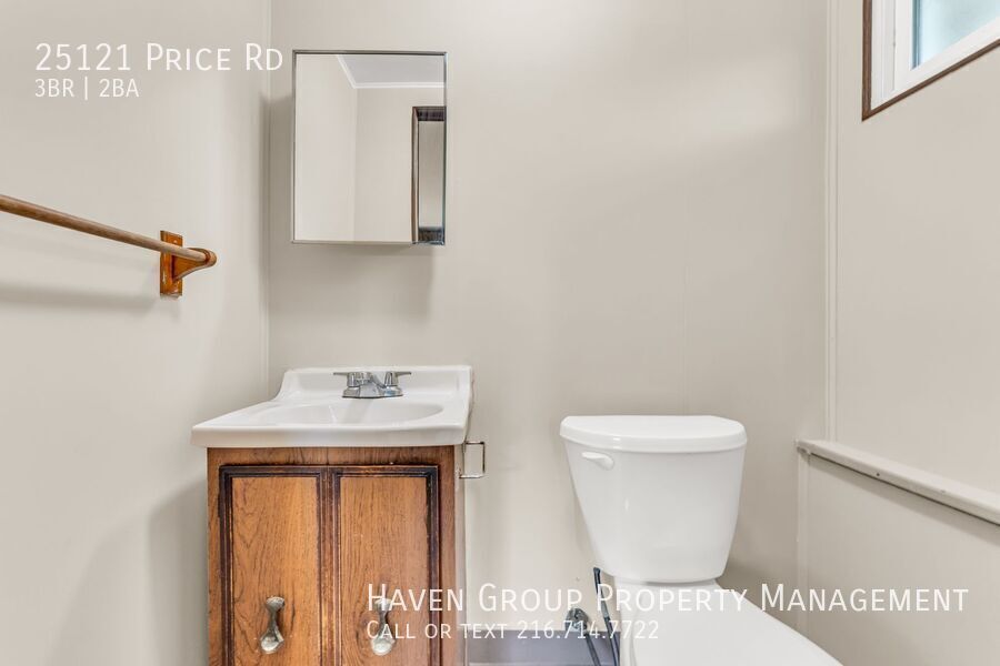 25121 Price Rd, Bedford Heights - Welcome to this spacious 3-bed 1.5-bath single-family home!  property image