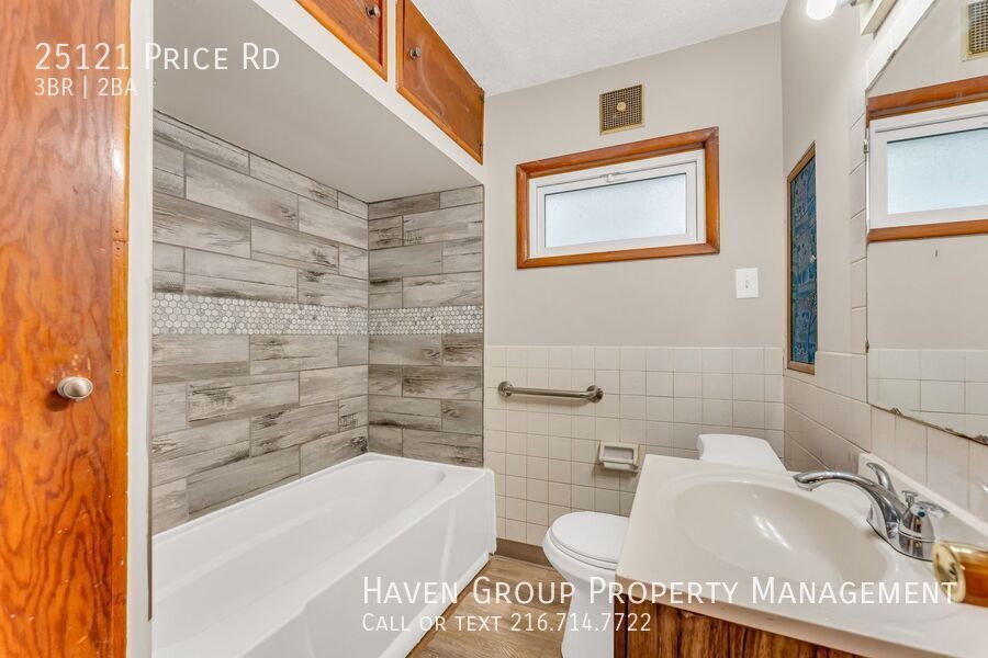 25121 Price Rd, Bedford Heights - Welcome to this spacious 3-bed 1.5-bath single-family home!  property image