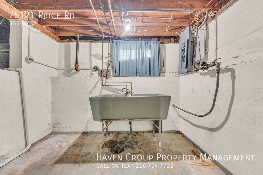 25121 Price Rd, Bedford Heights - Welcome to this spacious 3-bed 1.5-bath single-family home!  property image