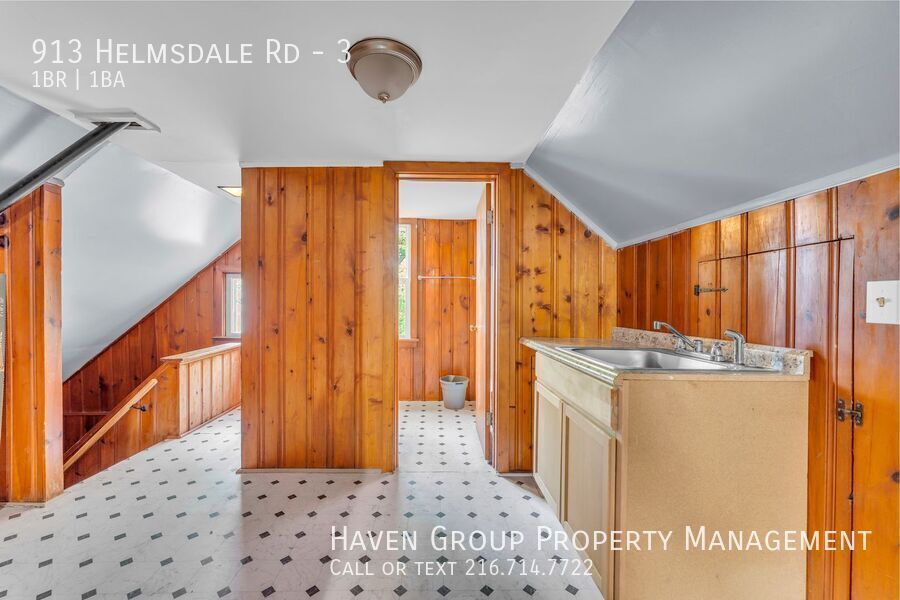 913 Helmsdale Rd | Unit 3, Cleveland Heights- Spacious 1 bed 1 bath multi-family home! property image
