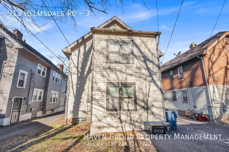 913 Helmsdale Rd | Unit 3, Cleveland Heights- Spacious 1 bed 1 bath multi-family home! property image
