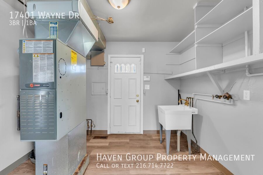 17401 Wayne Dr, Cleveland -  Spacious 3-bed 1-bath single-family home! property image