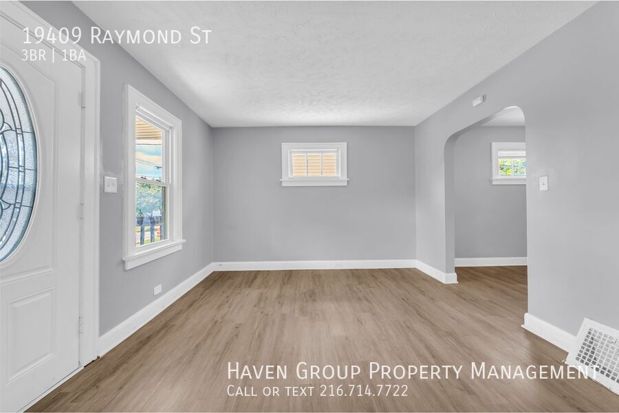 19409 Raymond St, Maple Heights - Spacious 3-bed 1-bath single-family home! property image