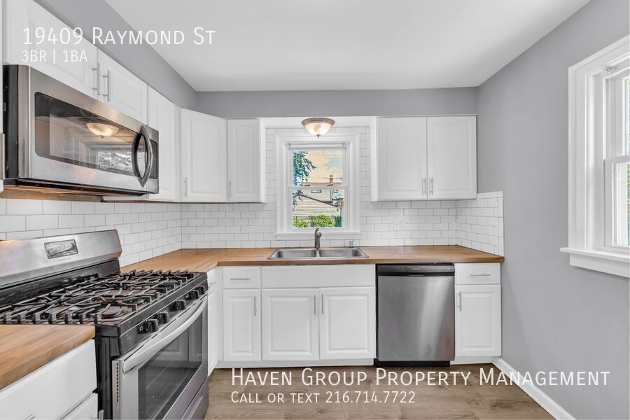 19409 Raymond St, Maple Heights - Spacious 3-bed 1-bath single-family home! property image