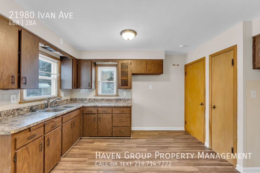 21980 Ivan Ave, Euclid - Spacious 4-bed 2-bath single-family home! property image
