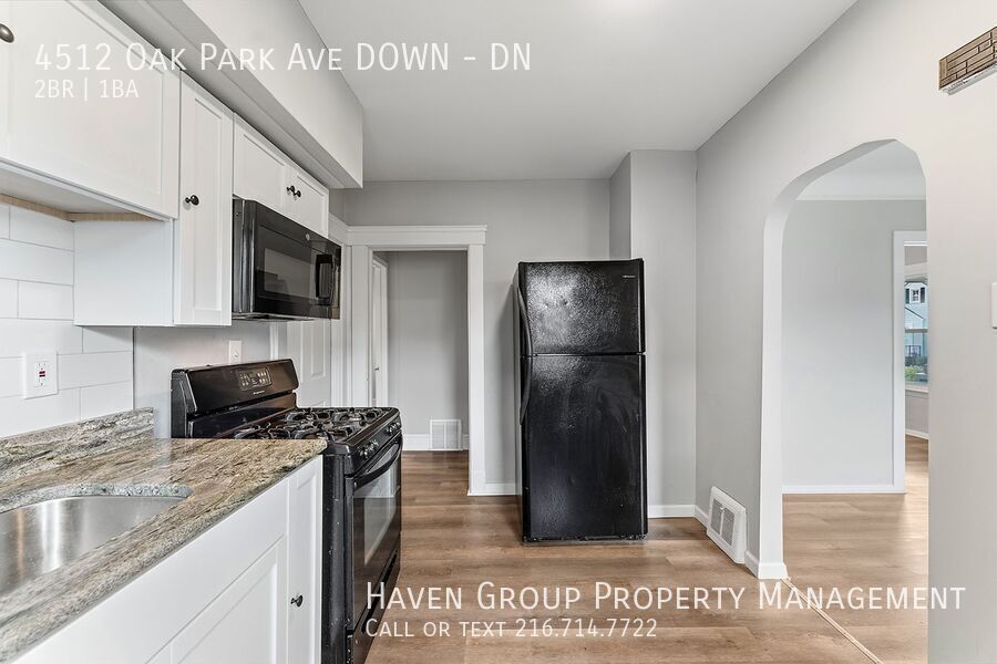 4512 Oak Park Ave| DN, Cleveland, Ohio, 44109 - Spacious 2-bed 1-bath multi-family home! property image