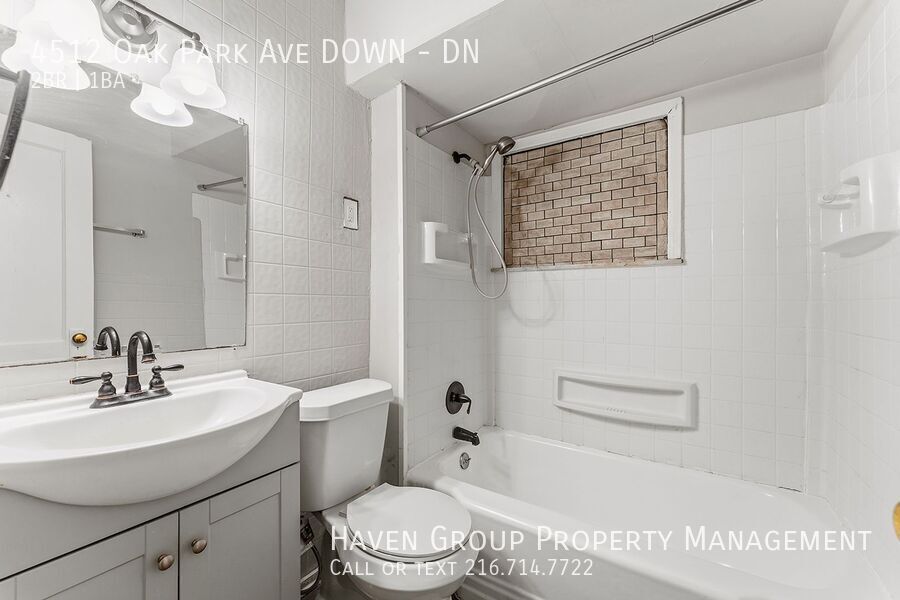 4512 Oak Park Ave| DN, Cleveland, Ohio, 44109 - Spacious 2-bed 1-bath multi-family home! property image