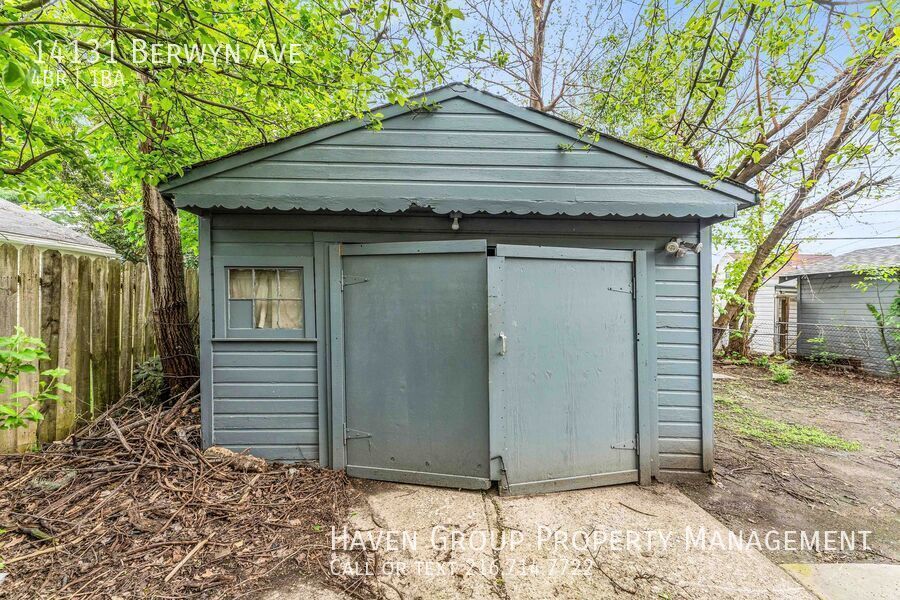 14131 Berwyn Ave, Cleveland, Ohio, 44111- Spacious 4-bed 1 -bath single-family home! property image