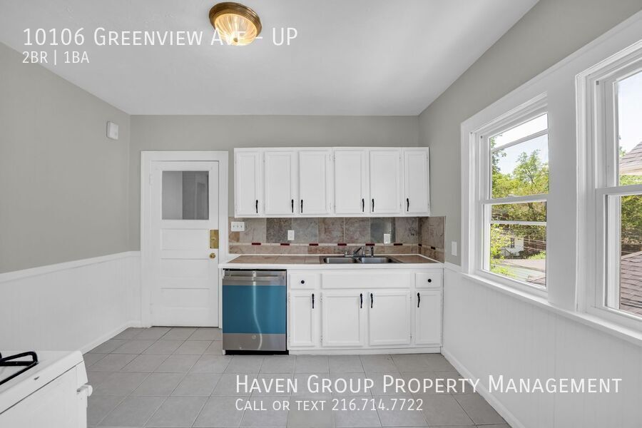 10106 Greenview Ave | UP, Garfield Heights, Ohio, 44125 - Spacious 2-bed 1-bath multi-family home! property image