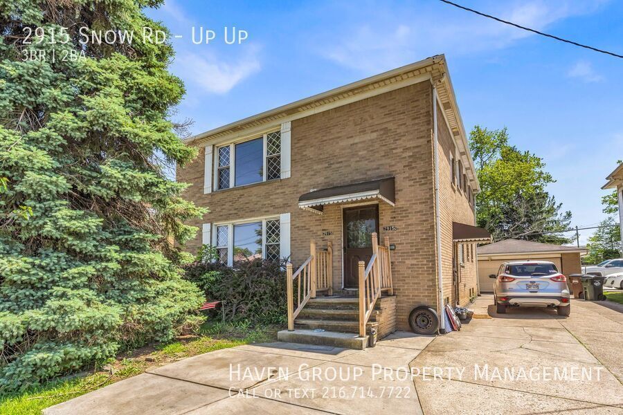 2915 Snow Rd | UP, Parma, Ohio, 44134 - Spacious 3-bed 1.5-bath multi-family home! property image