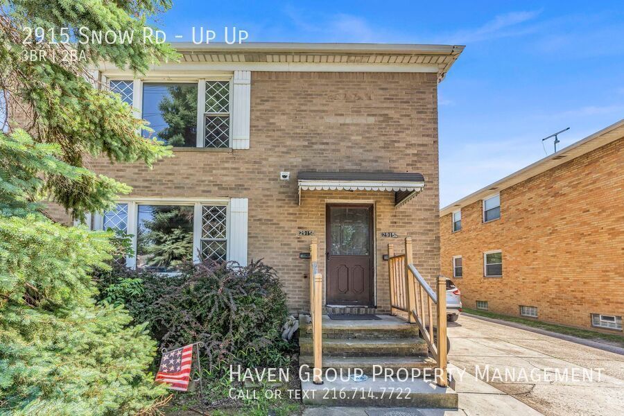 2915 Snow Rd | UP, Parma, Ohio, 44134 - Spacious 3-bed 1.5-bath multi-family home! property image