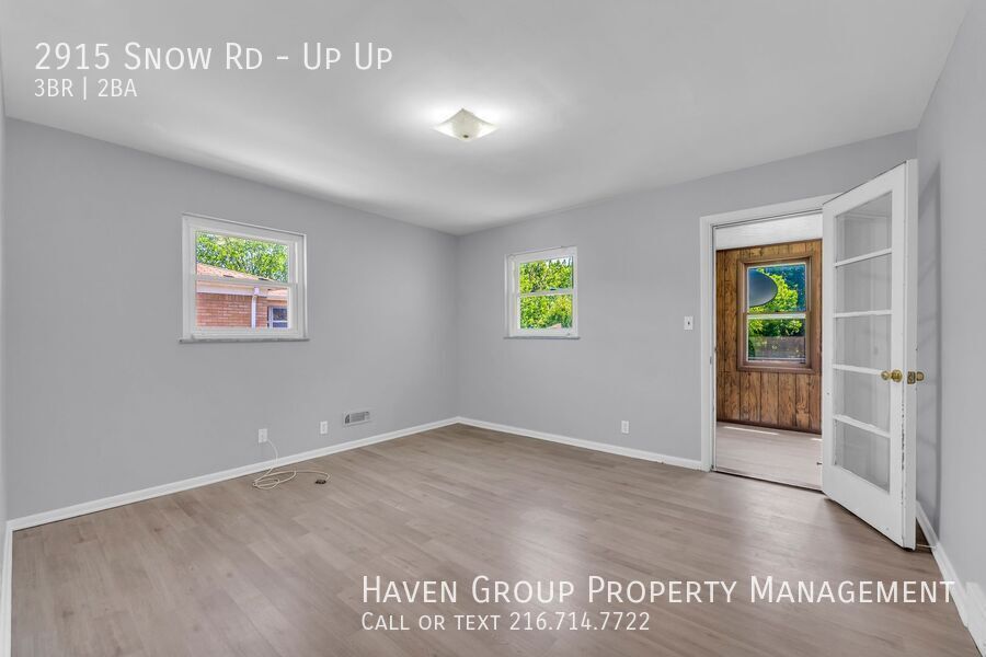 2915 Snow Rd | UP, Parma, Ohio, 44134 - Spacious 3-bed 1.5-bath multi-family home! property image
