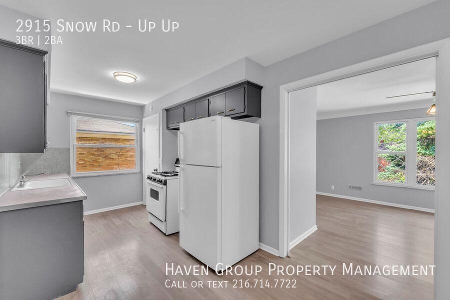 2915 Snow Rd | UP, Parma, Ohio, 44134 - Spacious 3-bed 1.5-bath multi-family home! property image