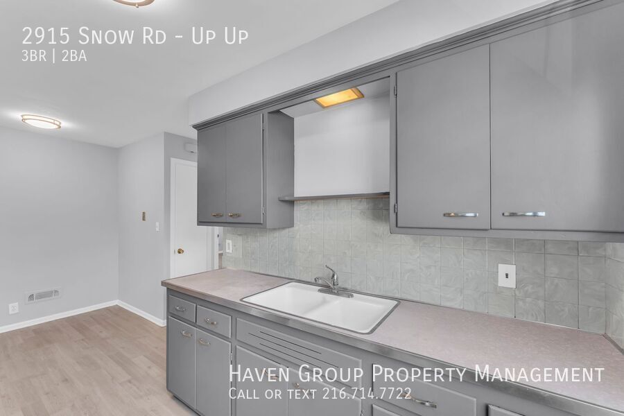2915 Snow Rd | UP, Parma, Ohio, 44134 - Spacious 3-bed 1.5-bath multi-family home! property image