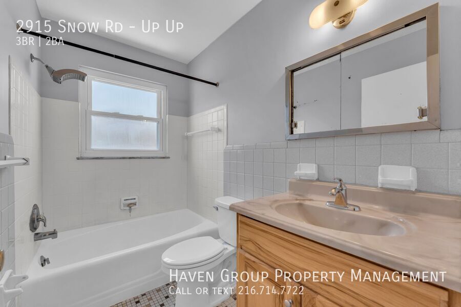 2915 Snow Rd | UP, Parma, Ohio, 44134 - Spacious 3-bed 1.5-bath multi-family home! property image
