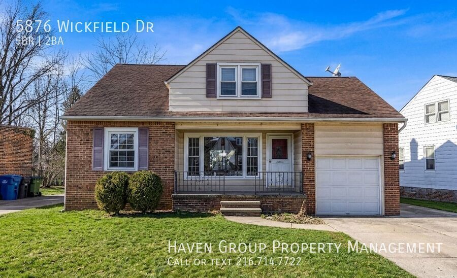 5876 Wickfield Dr, Parma Heights, OH 44130 - Spacious 5-bed 2-bath single-family home! property image
