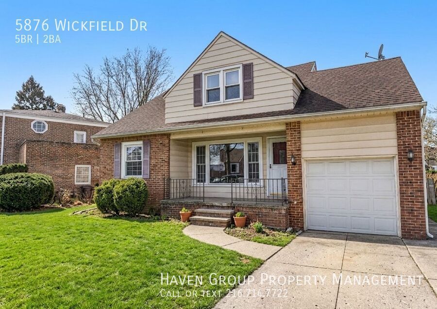 5876 Wickfield Dr, Parma Heights, OH 44130 - Spacious 5-bed 2-bath single-family home! property image