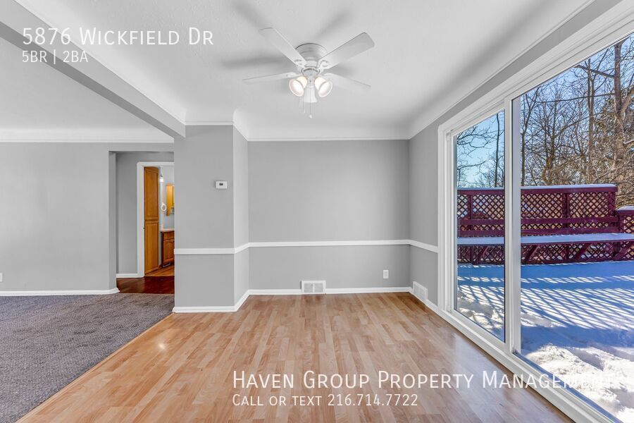 5876 Wickfield Dr, Parma Heights, OH 44130 - Spacious 5-bed 2-bath single-family home! property image