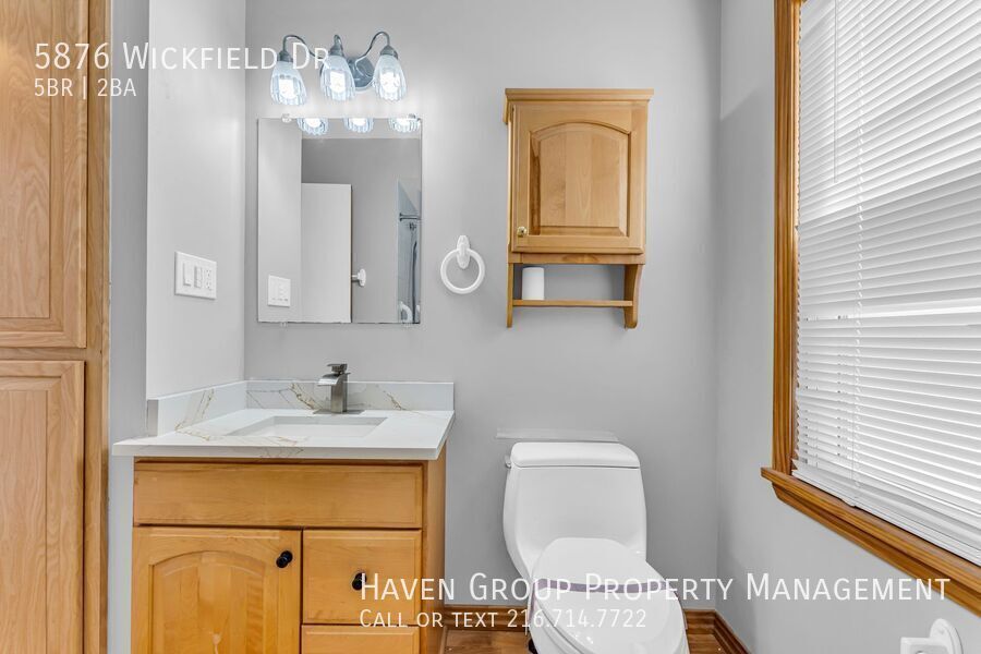 5876 Wickfield Dr, Parma Heights, OH 44130 - Spacious 5-bed 2-bath single-family home! property image