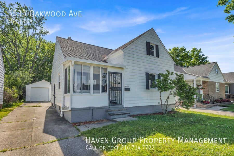 5535 Oakwood Ave, Maple Heights, Ohio, 44137- Spacious 3-bed 1 -bath single-family home! property image