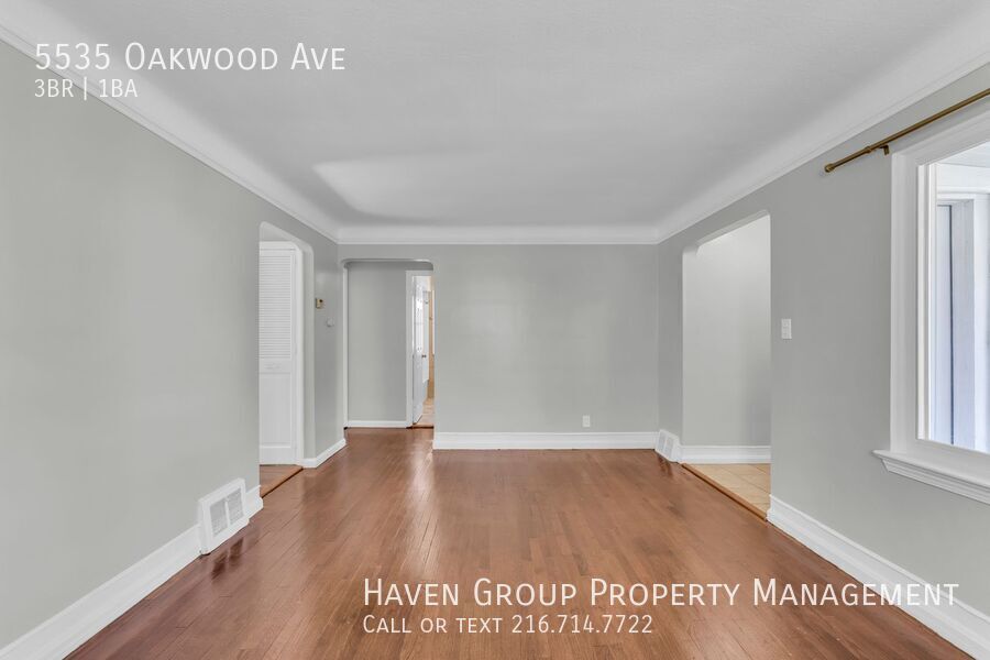 5535 Oakwood Ave, Maple Heights, Ohio, 44137- Spacious 3-bed 1 -bath single-family home! property image