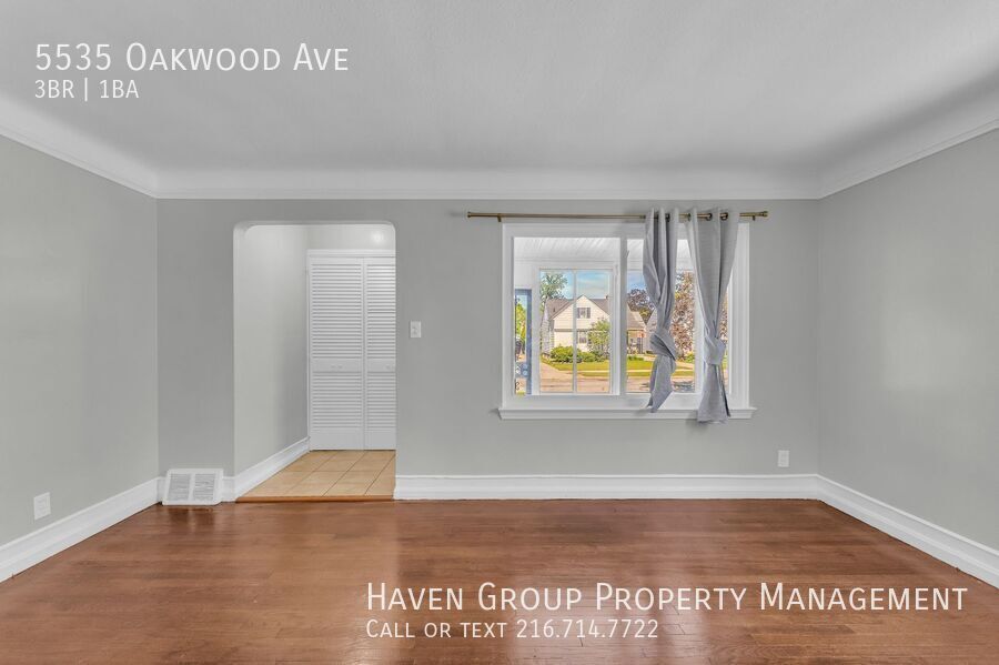 5535 Oakwood Ave, Maple Heights, Ohio, 44137- Spacious 3-bed 1 -bath single-family home! property image