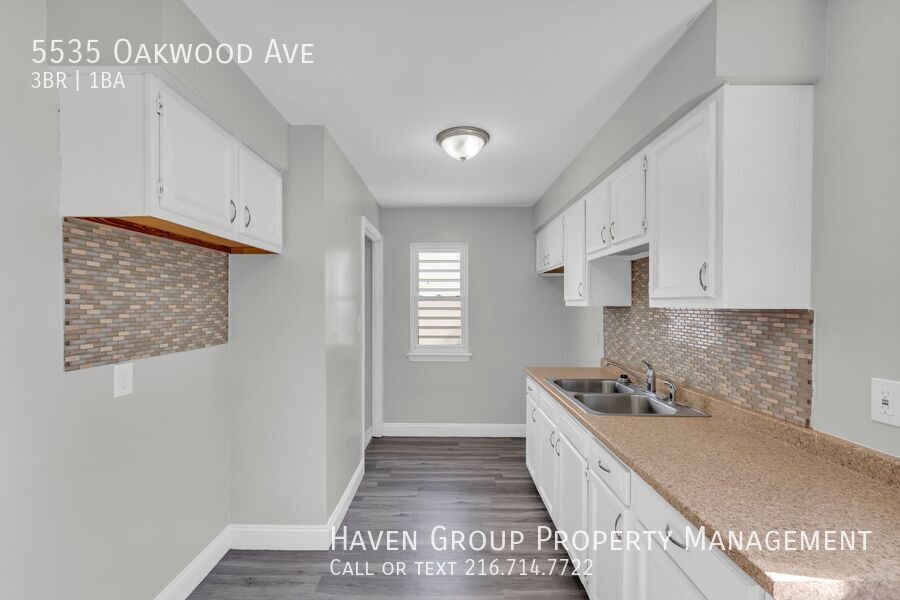 5535 Oakwood Ave, Maple Heights, Ohio, 44137- Spacious 3-bed 1 -bath single-family home! property image