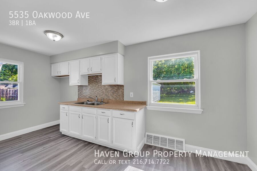 5535 Oakwood Ave, Maple Heights, Ohio, 44137- Spacious 3-bed 1 -bath single-family home! property image