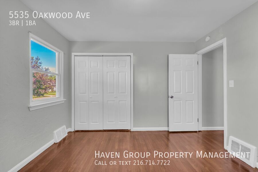 5535 Oakwood Ave, Maple Heights, Ohio, 44137- Spacious 3-bed 1 -bath single-family home! property image